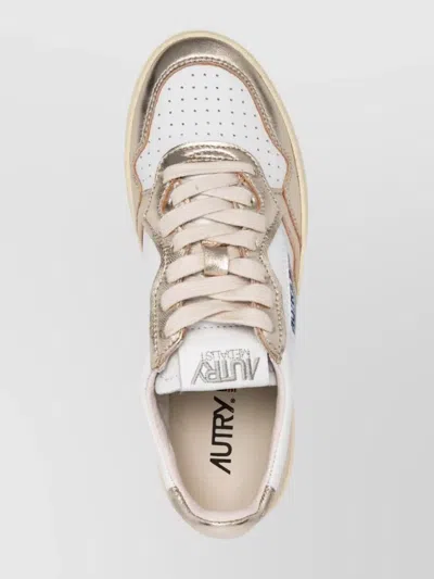 Autry Medalist Low Woman Leather Sneakers