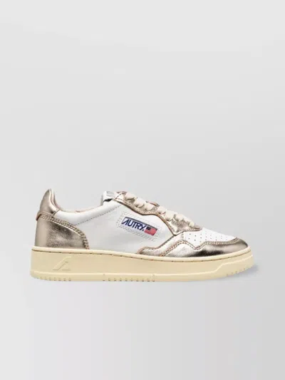 Autry Medalist Low Woman Leather Sneakers