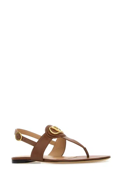 Valentino Garavani Vlogo Signature Leather Thong Sandals In Brown