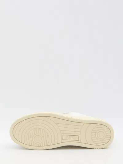 Autry 'medalist Low' White Low Top Sneakers With Side Logo Detail In Leather And Suede Man In White