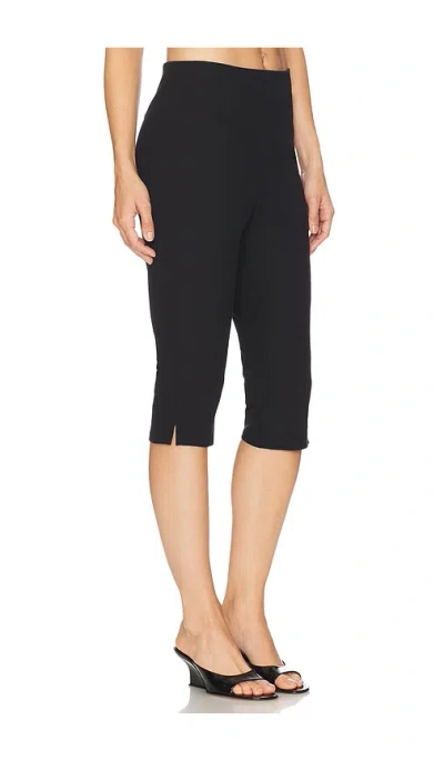 Theory Bi-stretch Capri Pants In Black