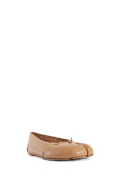 Maison Margiela Beige Balletina Shoes With Tabi Toe And Single Stitch Logo In Brown