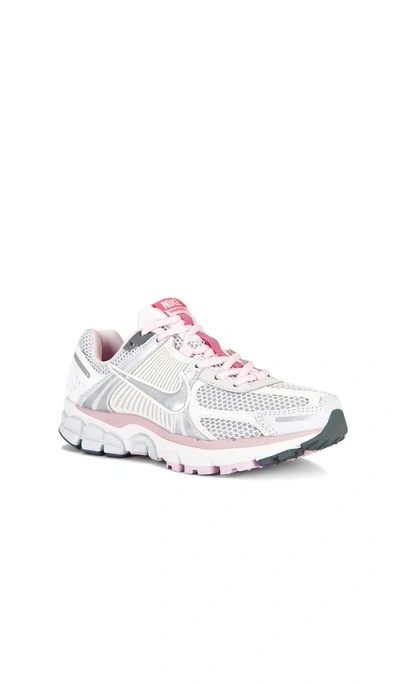 Nike Zoom Vomero 5 Sneakers In White Leather And Fabric In White