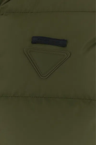 Prada Piumino Smanicato In Re-nylon Verde Militare Uomo In Green