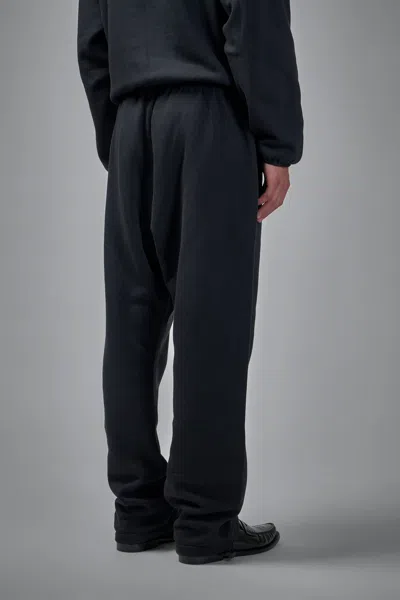 Essentials Relaxed Fleece Sweatpant In Black