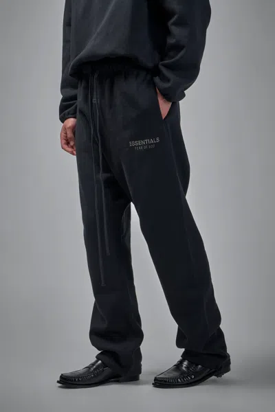 Essentials Relaxed Fleece Sweatpant In Black