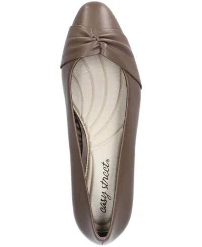 Easy Street Women's Lyanna Block-heel Slip-on Pumps