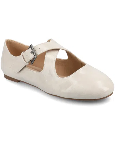 Journee Collection Women's Ivanna Almond Toe Mary Jane Flats
