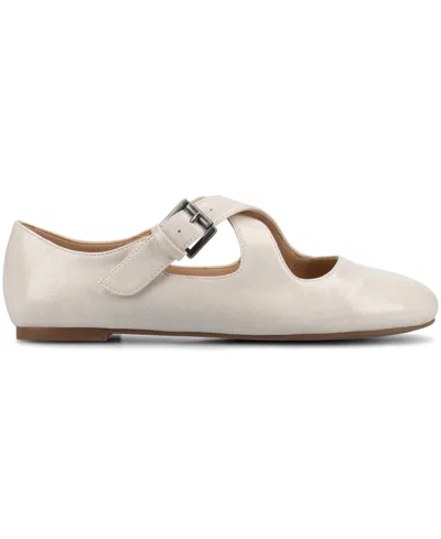 Journee Collection Women's Ivanna Almond Toe Mary Jane Flats