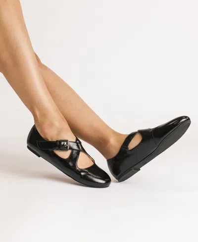 Journee Collection Women's Ivanna Almond Toe Mary Jane Flats