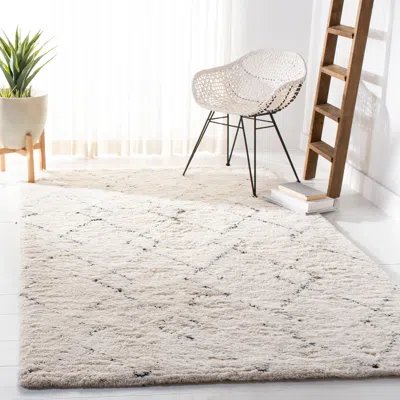 Safavieh Casablanca Hand Made Area Rug, Ivory / Black Shag / Flokati Style Non-shedding In Neutral