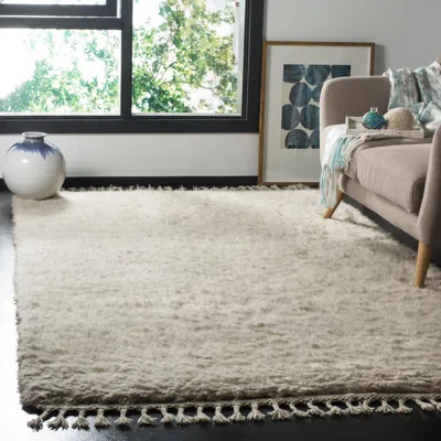 Safavieh Casablanca Hand Made Area Rug, Grey Shag / Flokati Style Non-shedding