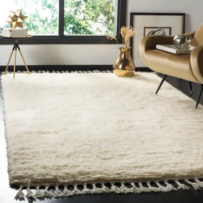 Safavieh Casablanca Wool Hand-knotted Rug In White