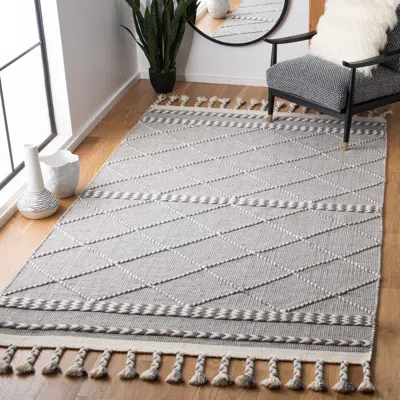 Safavieh Casablanca Hand Made Area Rug, Grey / Ivory Transitional Style Non-shedding In Gray