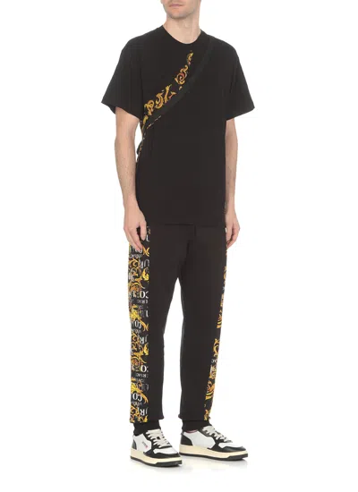 Versace Jeans T-shirt With Round Neck And Short Sleeves In Black