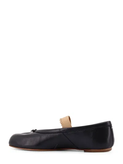 Maison Margiela Black Leather Flats With Elegant Elastic Strap In Black