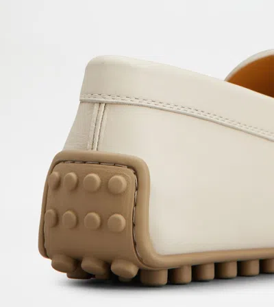 Tod's Round Toe Flat Shoes