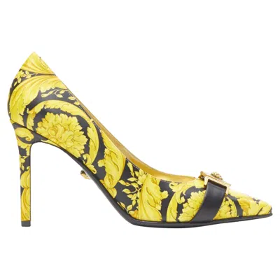 Versace Baroque Hibiscus Medusa Leather Pump In Gold