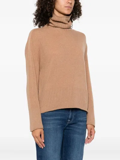 Aragona Turtleneck Ribbed Jumper In Neutral
