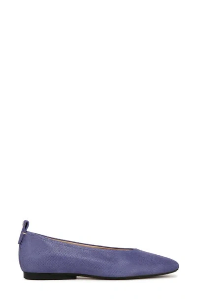 27 Edit Naturalizer Carla Flat