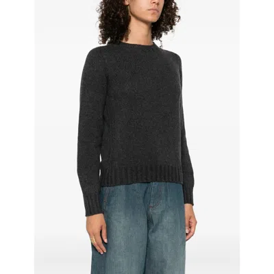 Aragona Round-neck Cashmere Sweater In Black