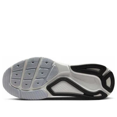 Nike Structure 26 Running Shoe In Multi