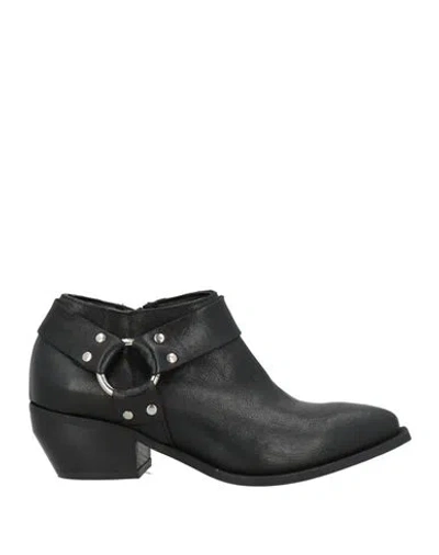 Ovyè Ovyé Woman Ankle Boots Black Size 7 Leather
