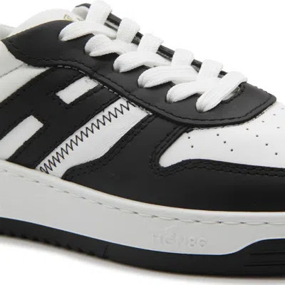 Hogan H630 Sneakers With Rubber Sole And Perforated Detailing In Black
