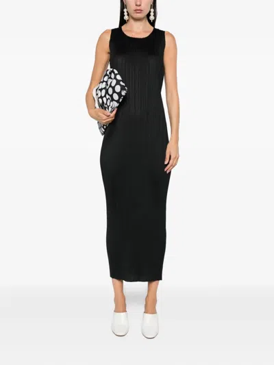 Issey Miyake Pleated Sleeveless Midi Dress In Black