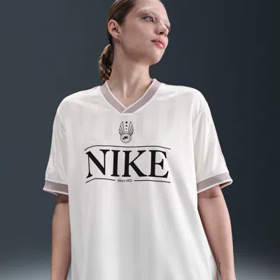 Nike Sportswear V-neck Graphic Jersey