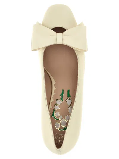 Valentino Garavani Ivory Leather Bowow Pumps In Neutral