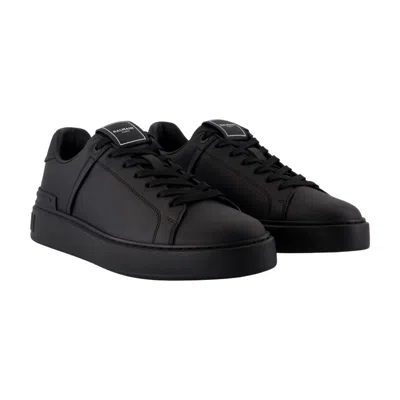 Balmain Black Low Top Sneakers With Logo In Leather In Black