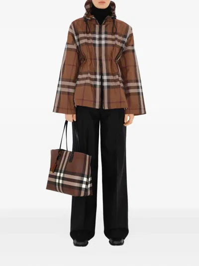 Burberry Ll Md Soft Tb Tote Gc9 In Brown
