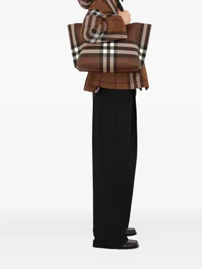 Burberry Ll Md Soft Tb Tote Gc9 In Brown