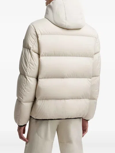 Moncler Doudoune Courte À Capuche Forez In Neutral