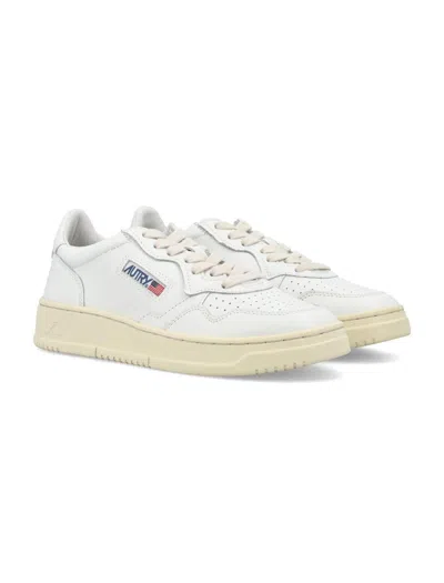 Autry Medalist Low Woman Sneakers