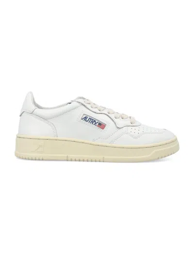 Autry Medalist Low Woman Sneakers
