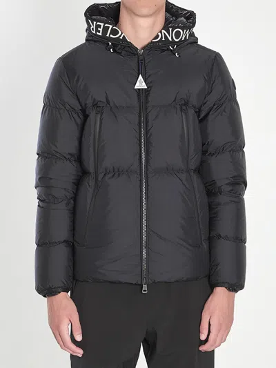 Moncler Montcla Puffer Jacket In Black