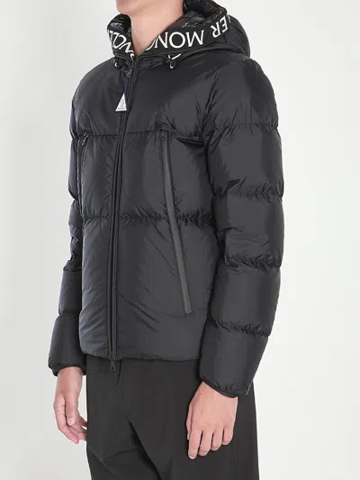 Moncler Montcla Puffer Jacket In Black