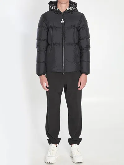Moncler Montcla Puffer Jacket In Black