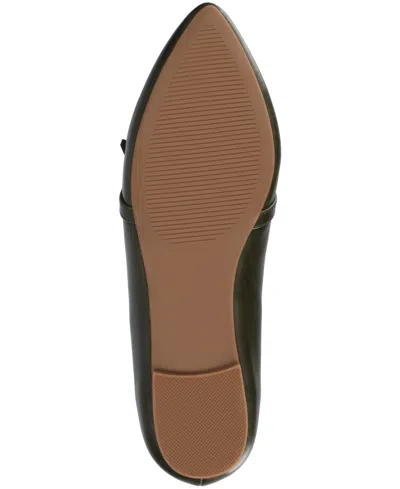 Journee Collection Women's Jannah Pointed Toe Flats