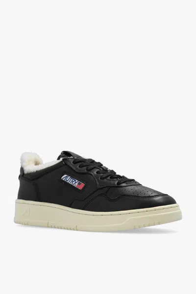 Autry Medalist Low-top Sneakers In Black