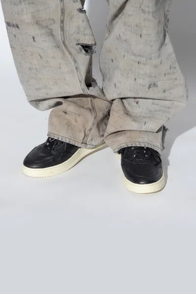 Autry Medalist Low-top Sneakers In Black