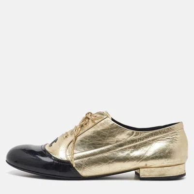 Pre-owned Chanel Gold/black Leather And Patent Leather Cc Lace Up Oxfords Size 38.5