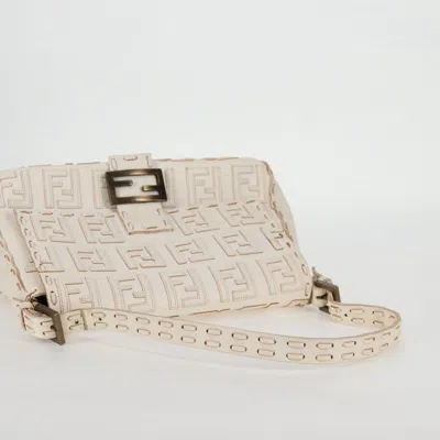 Pre-owned Fendi Baguette White Canvas Shoulder Bag ()