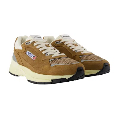 Autry Hyperway Sneakers In Cigar And Silver Mesh And Suede