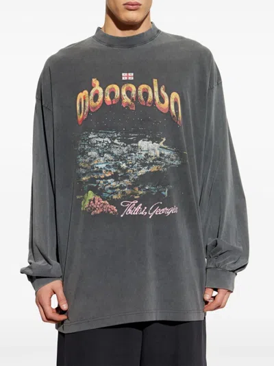 Balenciaga Mens Super Faded Wash Blk Graphic-print Oversized Cotton T-shirt Xs In Gray