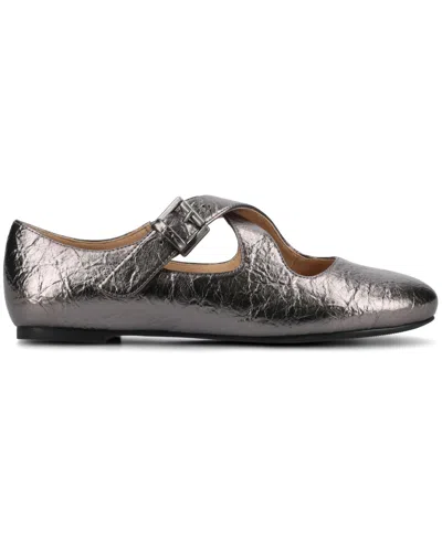 Journee Collection Women's Ivanna Almond Toe Mary Jane Flats