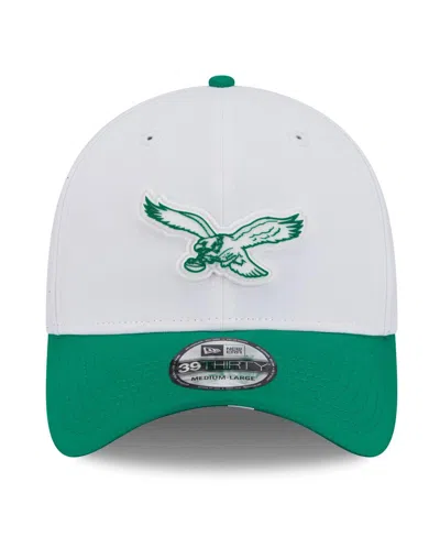 New Era Men's White/kelly Green Philadelphia Eagles 2025 Nfl Training Camp Throwback Logo 39thirty Flex Hat