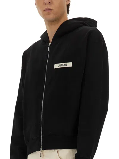 Jacquemus The Gros Grain Zip-up Hooded Sweatshirt In Black